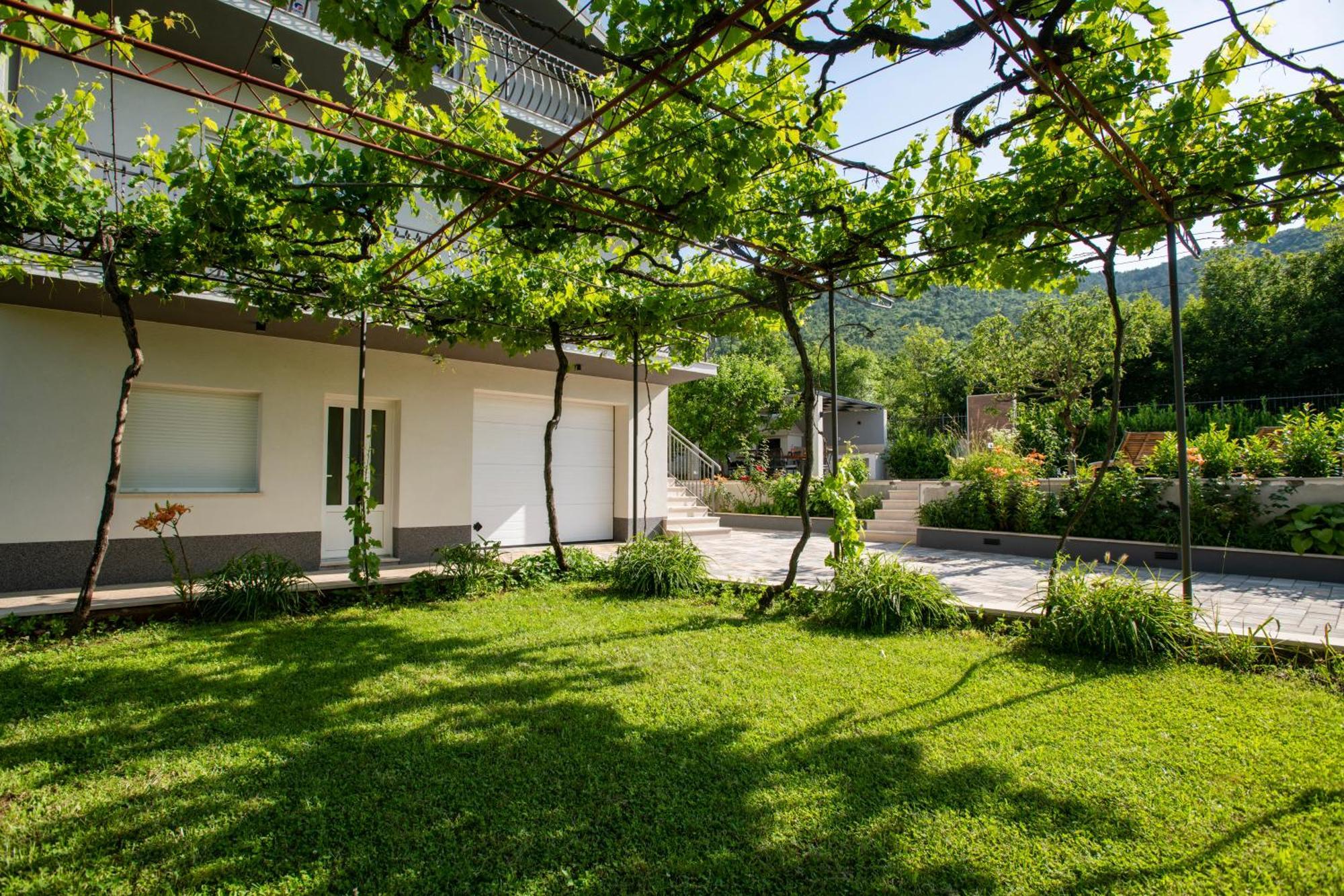 Villa Latica Dicmo Eksteriør bilde