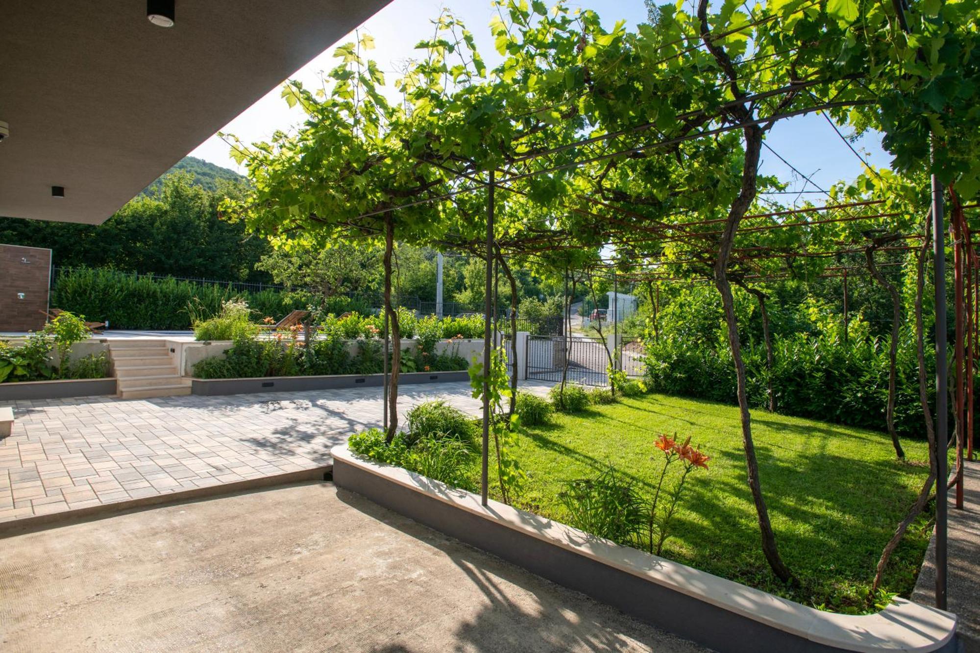 Villa Latica Dicmo Eksteriør bilde